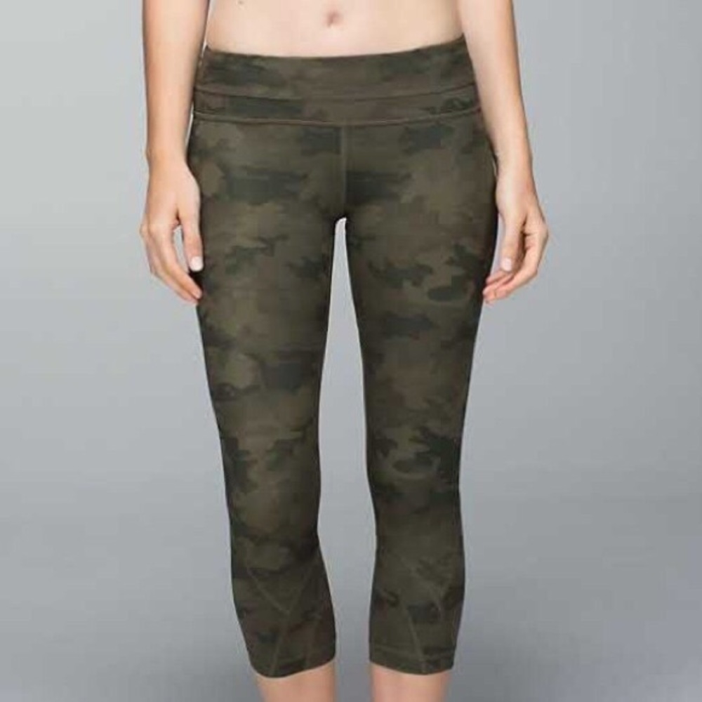 Lulu Lemon inspire crop legging camouflage sz 2